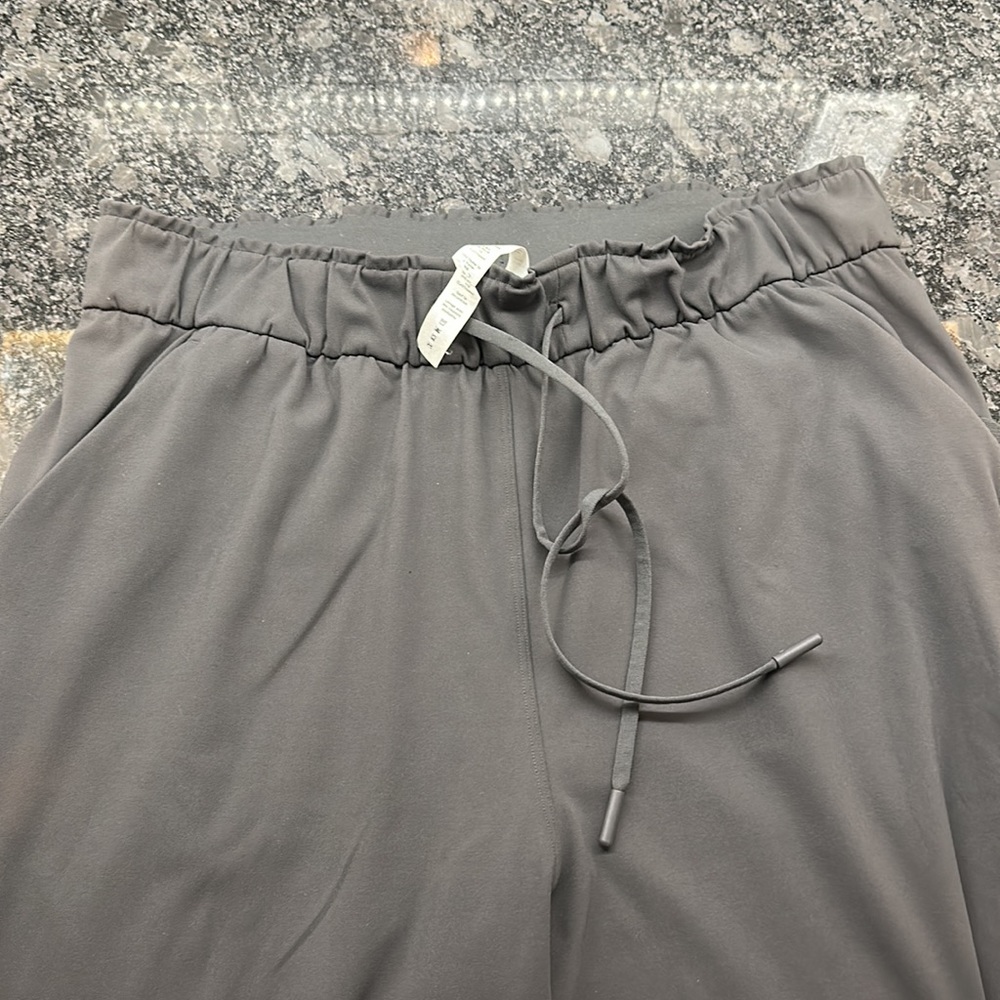 Lululemon - Picture 6 of 9